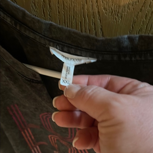 Multicolored V-Neck Short Sleeve Graphic T-Shirt - Picture 4 of 5